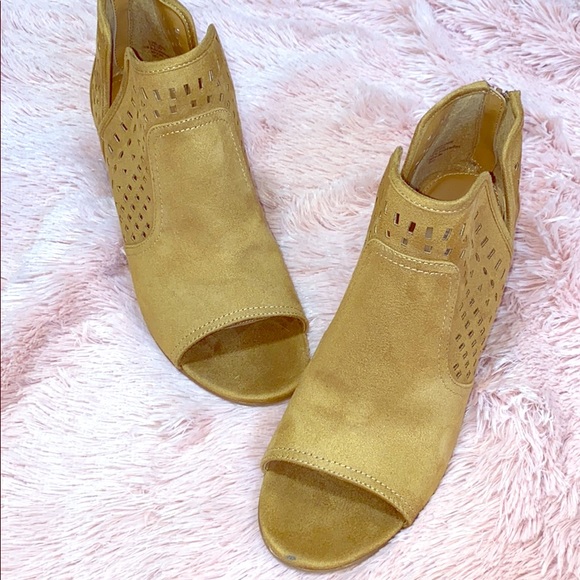 New Eurosoft Adrienna Peep Toe Booties 